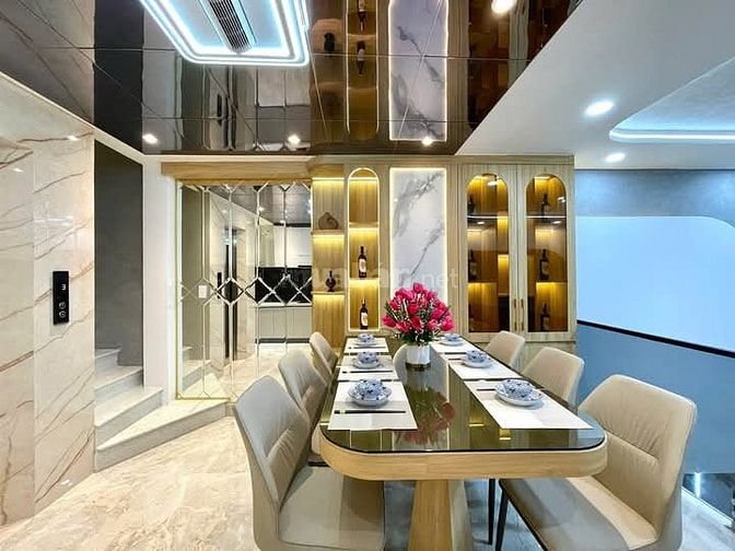 Nhà 4 x 11 đúc 1 lững 4 lầu có thang máy quang trung p11 gò vấp 