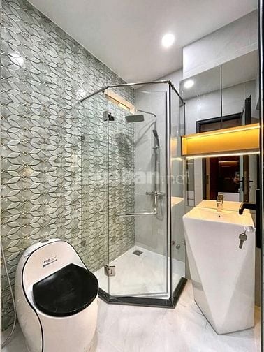 Nhà 4 x 11 đúc 1 lững 4 lầu có thang máy quang trung p11 gò vấp 