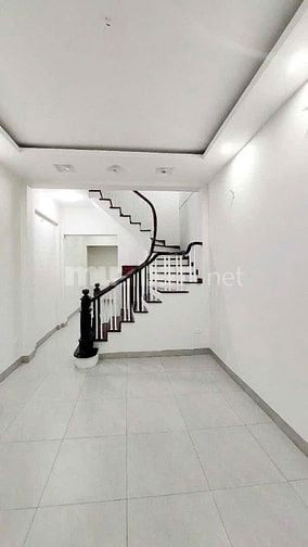Bán gấp nhà Cầu Giấy, ô tô đỗ cổng, 5 tầng, giá nhỉnh 12 tỷ