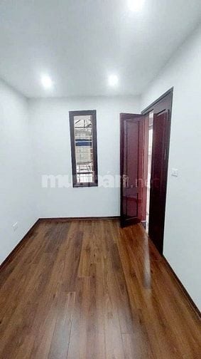 Bán gấp nhà Cầu Giấy, ô tô đỗ cổng, 5 tầng, giá nhỉnh 12 tỷ
