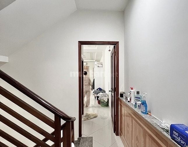 Bán nhà quận 7, xe hơi đậu cửa, 70m2, 3 tầng, chỉ 6.5 tỷ