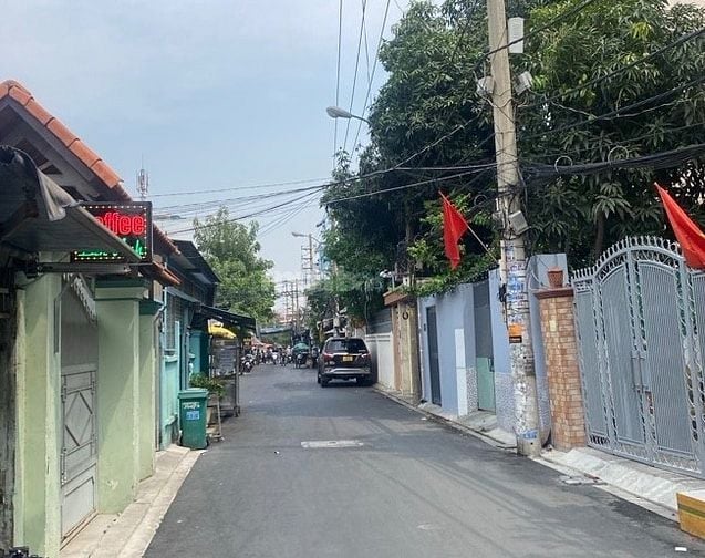 Bán nhà quận 7, xe hơi đậu cửa, 70m2, 3 tầng, chỉ 6.5 tỷ