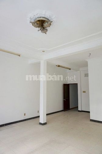 Cho thuê nhà mặt tiền rộng rãi tại trung tâm TP.HCM