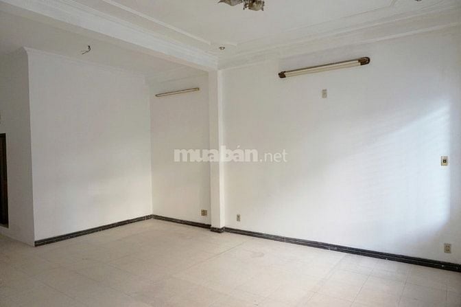 Cho thuê nhà mặt tiền rộng rãi tại trung tâm TP.HCM