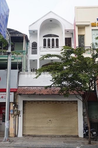Cho thuê nhà mặt tiền rộng rãi tại trung tâm TP.HCM