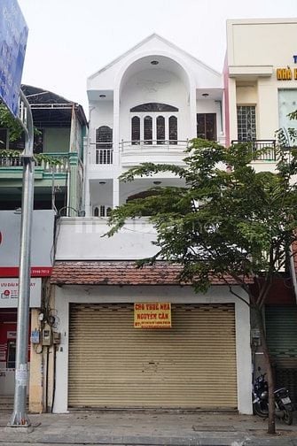 Cho thuê nhà mặt tiền rộng rãi tại trung tâm TP.HCM