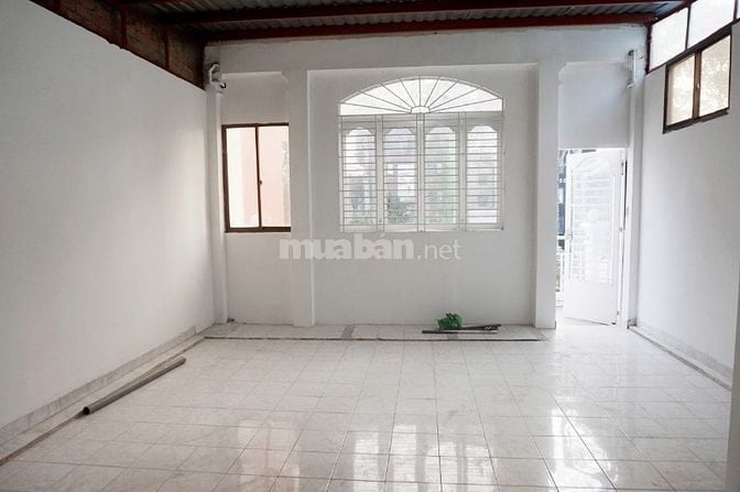 Cho thuê nhà mặt tiền rộng rãi tại trung tâm TP.HCM