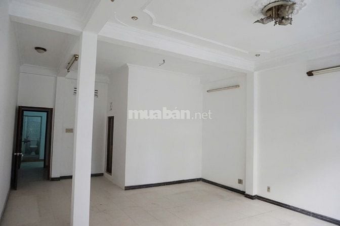Cho thuê nhà mặt tiền rộng rãi tại trung tâm TP.HCM