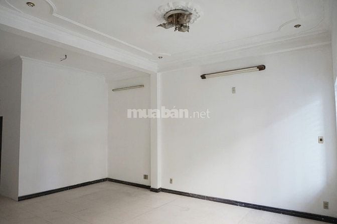 Cho thuê nhà mặt tiền rộng rãi tại trung tâm TP.HCM