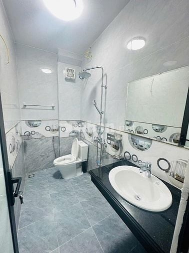 🔹 Siêu Phẩm Cầu Giấy – Nhà 5 Tầng Thang Máy – Hai Mặt Thoáng – Sổ Đỏ 