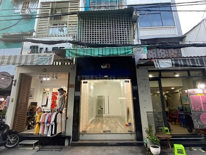  Cho thuê nguyên căn nhà, vị trí đẹp, mặt tiền kinh doanh các ngành hà