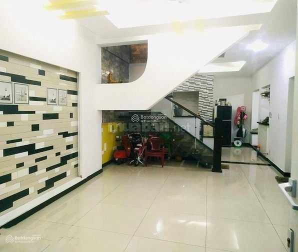 Giảm giá bán nhanh! Nhà(4x10m)P.4 Phú Nhuận-4tầng, HXH-gần phố ẩm thực