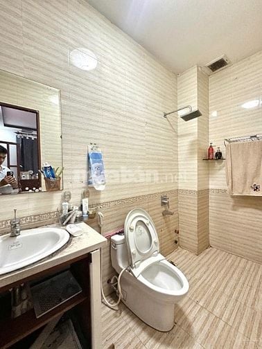 Giảm giá bán nhanh! Nhà(4x10m)P.4 Phú Nhuận-4tầng, HXH-gần phố ẩm thực