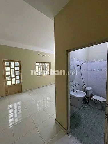 Cho thuê nhà mặt tiền Tô Hiệu, P.T.T.Hòa, Q.T.Phú  giá 18tr