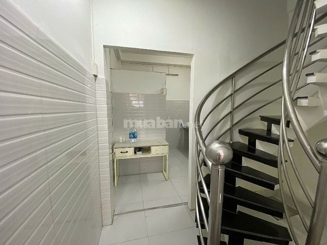  Cho thuê nguyên căn nhà, vị trí đẹp, mặt tiền kinh doanh các ngành hà