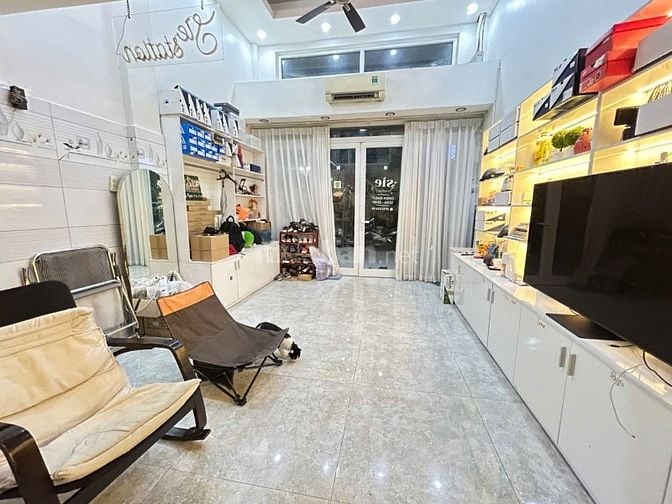 Tầng trệt Chung cư Trần Hưng Đạo P7 Q5 3PN , SHR 105,99m2 hỗ trợ NH