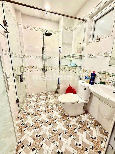 Để có giá tốt nhất Huỳnh Phụng xin mời quý a chị theo e chốt căn nhà t