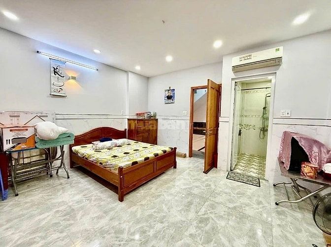 Để có giá tốt nhất Huỳnh Phụng xin mời quý a chị theo e chốt căn nhà t