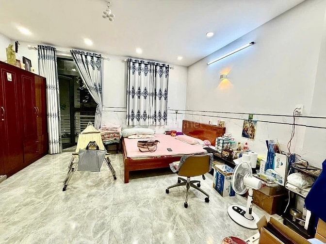 Để có giá tốt nhất Huỳnh Phụng xin mời quý a chị theo e chốt căn nhà t