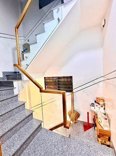 Để có giá tốt nhất Huỳnh Phụng xin mời quý a chị theo e chốt căn nhà t
