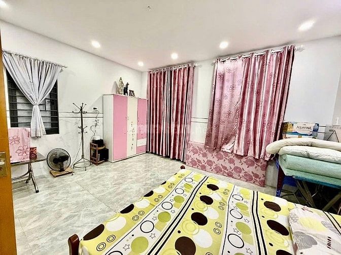 Để có giá tốt nhất Huỳnh Phụng xin mời quý a chị theo e chốt căn nhà t