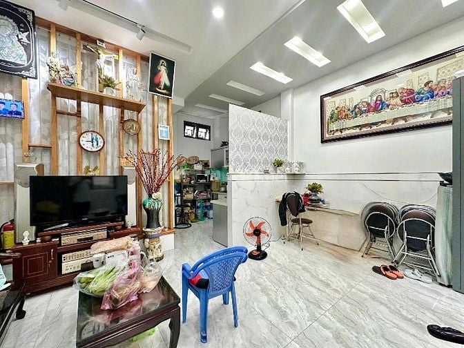 Để có giá tốt nhất Huỳnh Phụng xin mời quý a chị theo e chốt căn nhà t