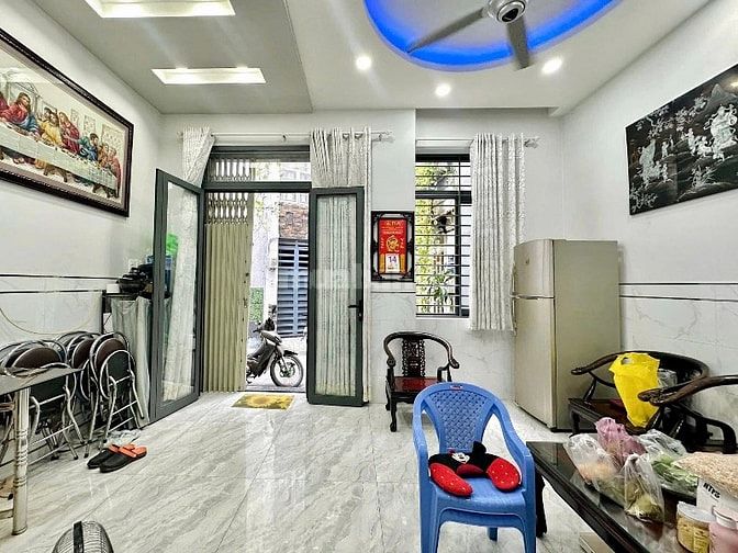 Để có giá tốt nhất Huỳnh Phụng xin mời quý a chị theo e chốt căn nhà t