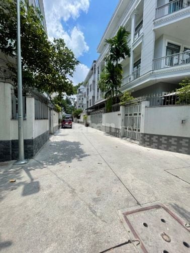 Bán biệt thự Hẻm ô tô đường Nguyễn Chí Thanh,P.9,Q.5.Dt 8x20