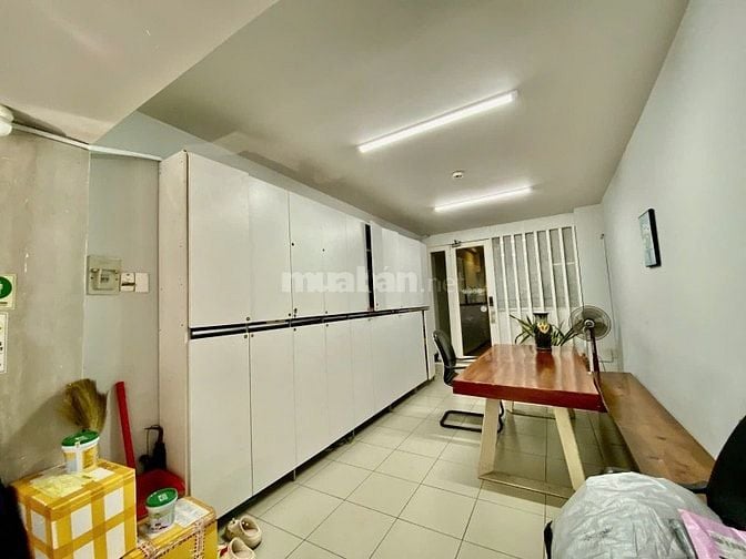 CHDV GIÁP Q1- NGUYỄN CỬU VÂN- HXH 6M- 11 PHÒNG- DT 6m x 28m- 30.xTỶ TL