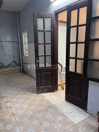 Nhà riêng nội thất cơ bản. Vào ở ngay , cách đường kim ngưu 120m.
