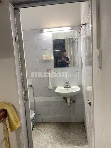Nhà riêng nội thất cơ bản. Vào ở ngay , cách đường kim ngưu 120m.