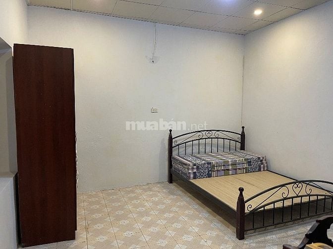 Nhà riêng nội thất cơ bản. Vào ở ngay , cách đường kim ngưu 120m.