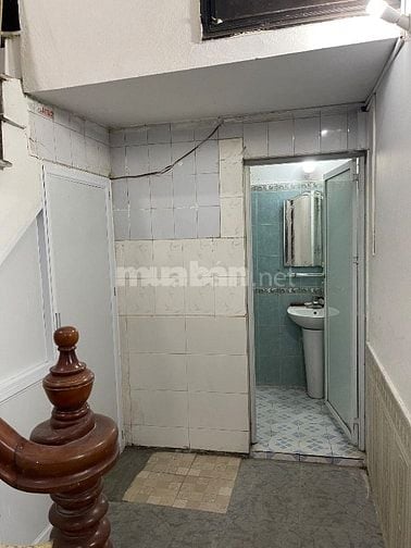 Nhà riêng nội thất cơ bản. Vào ở ngay , cách đường kim ngưu 120m.