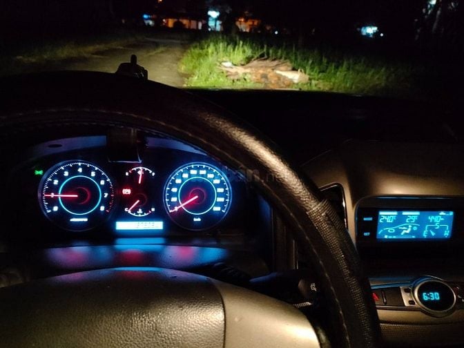 CẦN BÁN  Xe Captiva 7 cho . doi 2013 .có camera lùi.