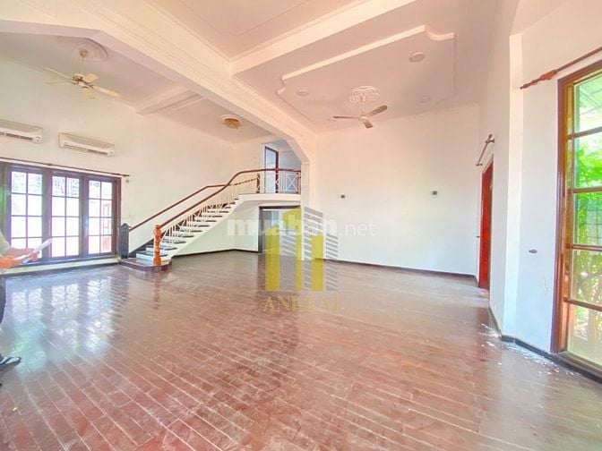 VILLA SÂN VƯỜN HỒ BƠI 450M2 GIÁ 90 TRIỆU