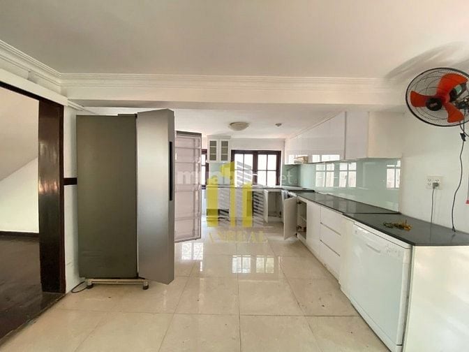 VILLA SÂN VƯỜN HỒ BƠI 450M2 GIÁ 90 TRIỆU