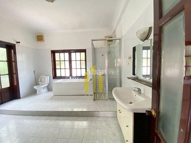 VILLA SÂN VƯỜN HỒ BƠI 450M2 GIÁ 90 TRIỆU