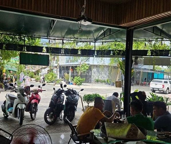 sang quán cf lô góc 2 mt nằm ngay tân phú 