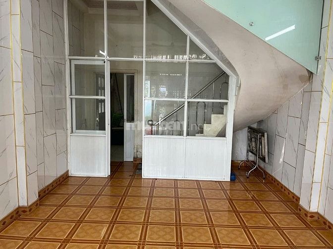Bán nhà sổ hồng hẻm quốc lộ 50, gần chợ Phú Lạc