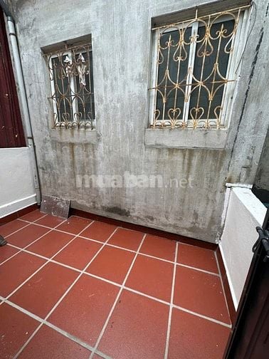 Cần bán căn hộ Tập thể Tầng 1  cán bộ Thủ Lệ số nhà 20 Ngõ 9/3 Đào Tấn