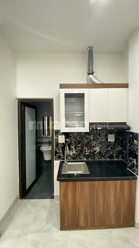 TOÀ NHÀ Dịch vụ Lĩnh Lam 7 Tầng THANG MÁY 14 phòng khép kín dòng tiền 