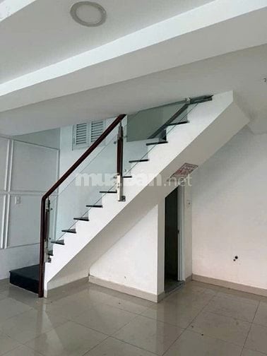 Cho thuê nhà 2MT Hồng Bàng, P1, Q11 giá 30tr