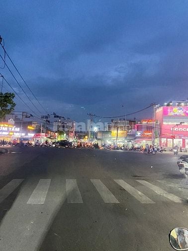 Chính Chủ cần tiền đầu tư bán nhà Mặt Tiền NGUYỄN XÍ . P13. BÌNH THẠNH
