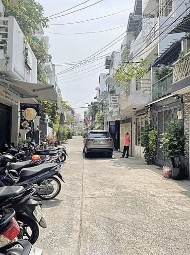 BÁN NHÀ TRUNG TÂM - GẦN GA METRO BẢY HIỀN
