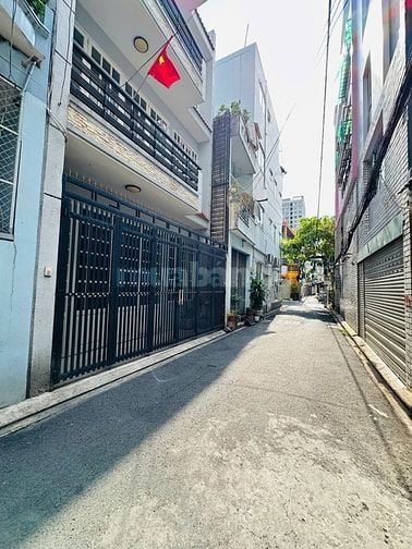 Chủ cần bán nhà đường Nguyễn Hồng Đào 4 tầng 4x17m 10.9 tỷ TL