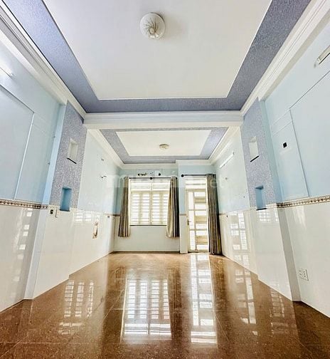 Chủ cần bán nhà đường Nguyễn Hồng Đào 4 tầng 4x17m 10.9 tỷ TL