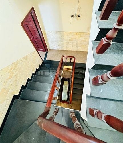 Chủ cần bán nhà đường Nguyễn Hồng Đào 4 tầng 4x17m 10.9 tỷ TL