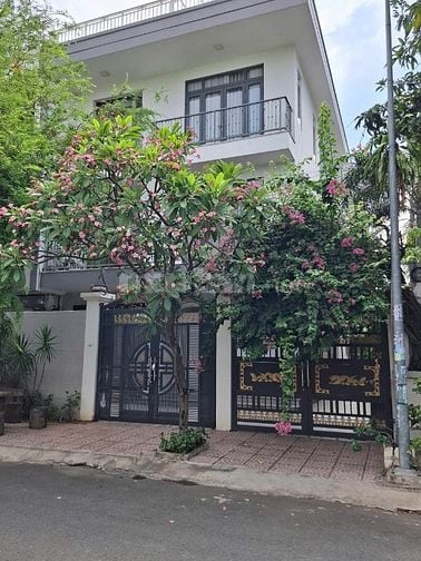 Bán nhà mặt tiền đường D17 Phước Long B quận 9 giá 26 tỷ