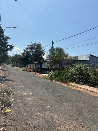 Đất ngộp sổ đỏ 100m2 gần Novaworld Phan Thiết cach biển 900m hướng Nam