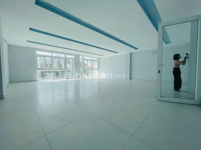 Cho thuê nhà 17/10 Nguyễn Huy Tưởng, Hầm, 4 Tầng, ST, 1400m2 chỉ 200tr